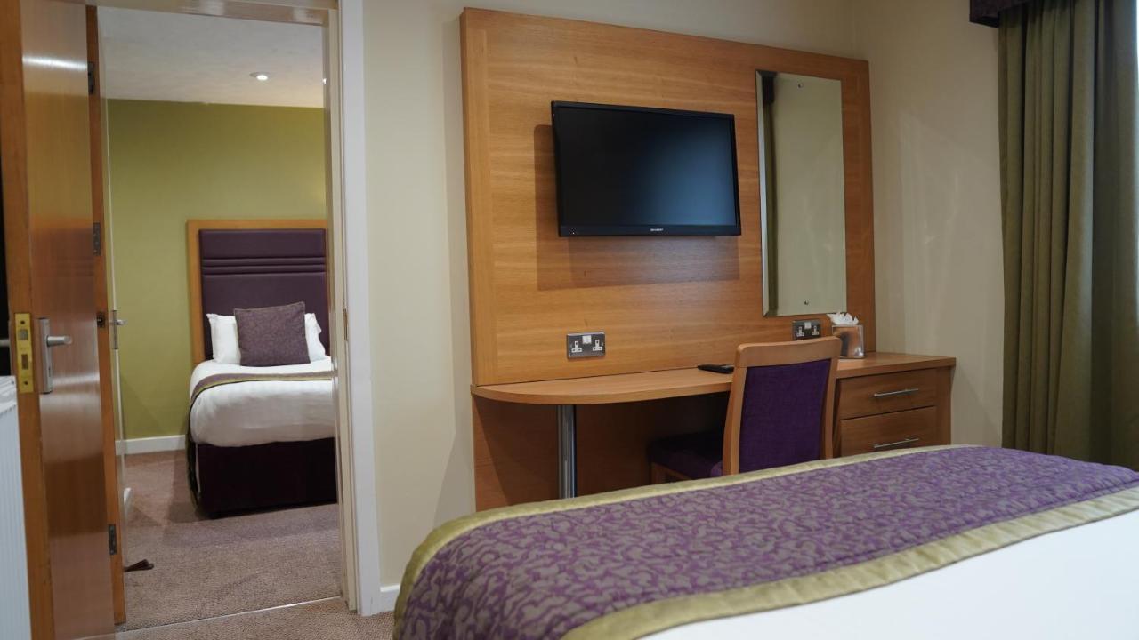 The Briar Court Hotel ฮัดเดอร์สฟิลด์ ภายนอก รูปภาพ