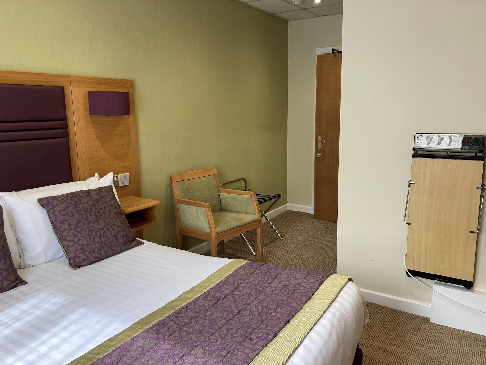 The Briar Court Hotel ฮัดเดอร์สฟิลด์ ภายนอก รูปภาพ