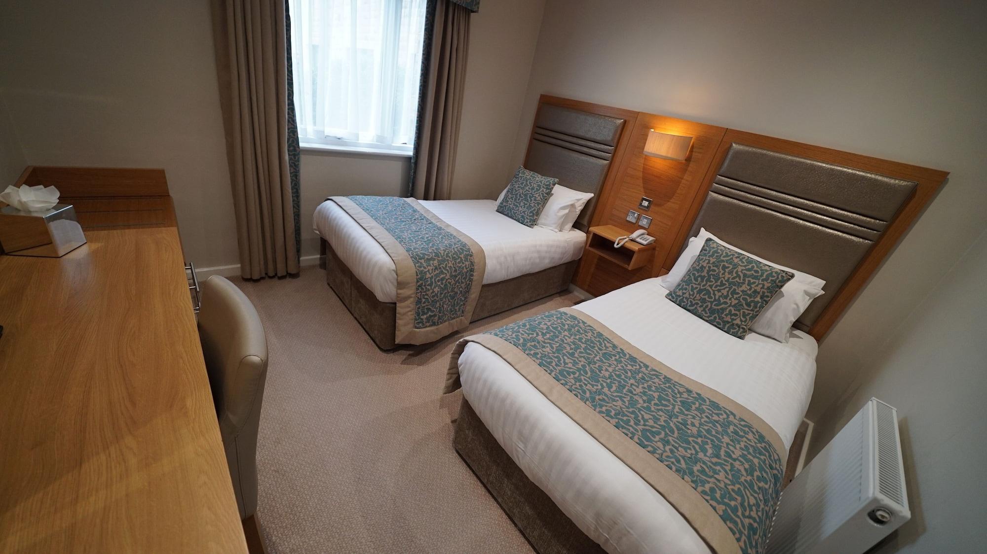 The Briar Court Hotel ฮัดเดอร์สฟิลด์ ภายนอก รูปภาพ