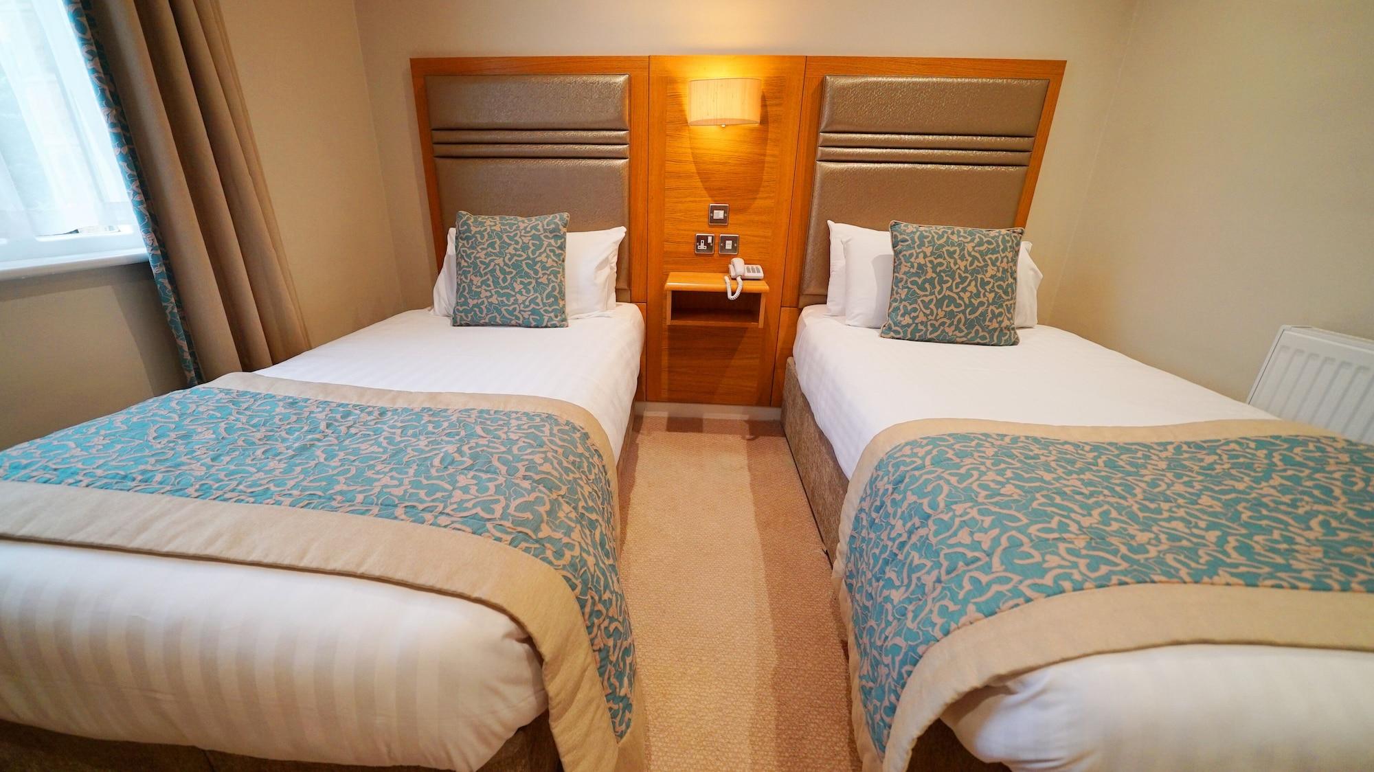 The Briar Court Hotel ฮัดเดอร์สฟิลด์ ภายนอก รูปภาพ