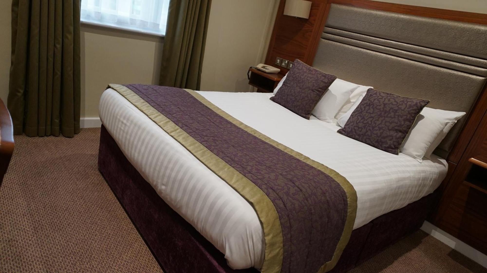 The Briar Court Hotel ฮัดเดอร์สฟิลด์ ภายนอก รูปภาพ