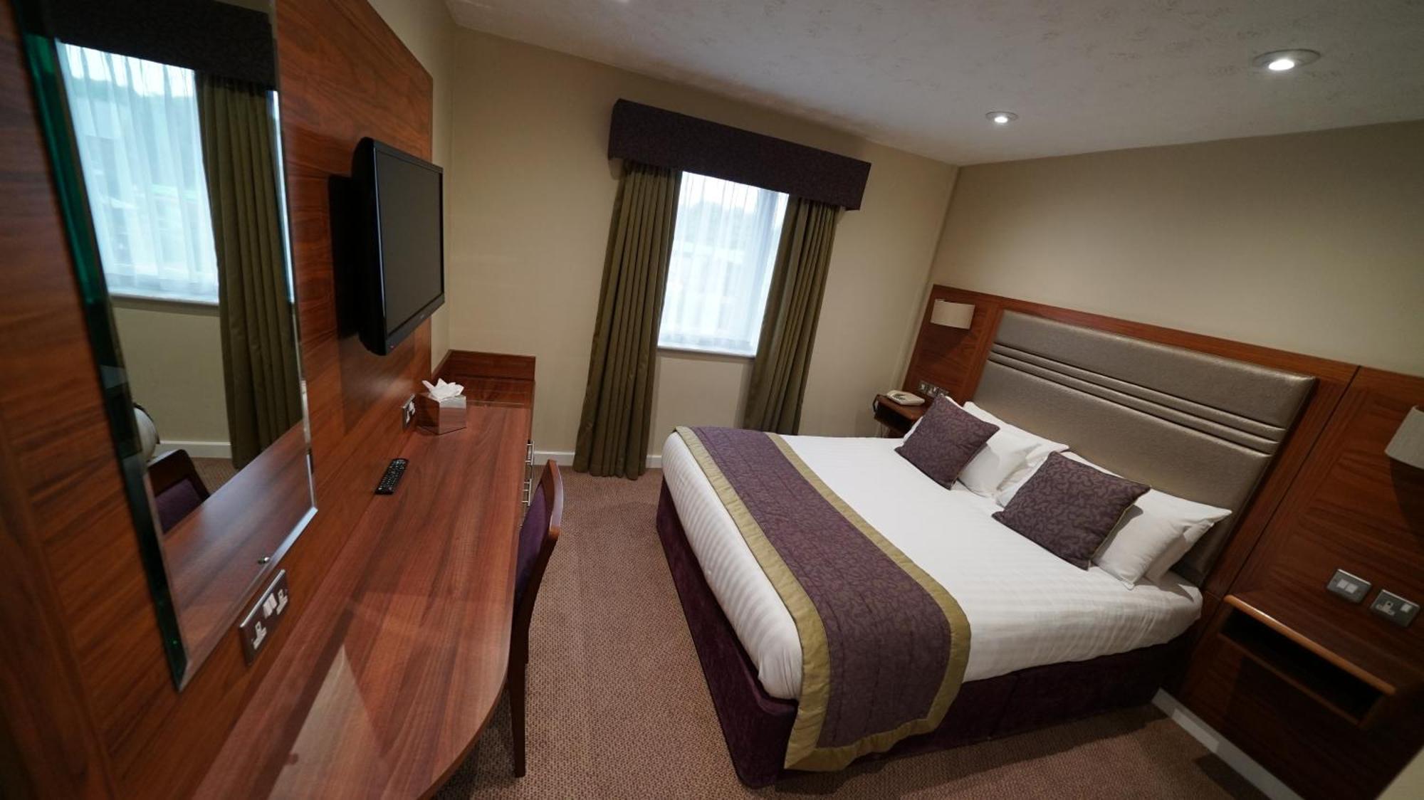 The Briar Court Hotel ฮัดเดอร์สฟิลด์ ภายนอก รูปภาพ