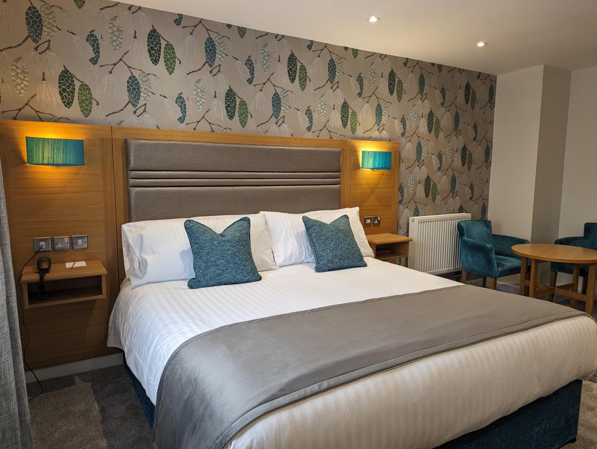 The Briar Court Hotel ฮัดเดอร์สฟิลด์ ภายนอก รูปภาพ