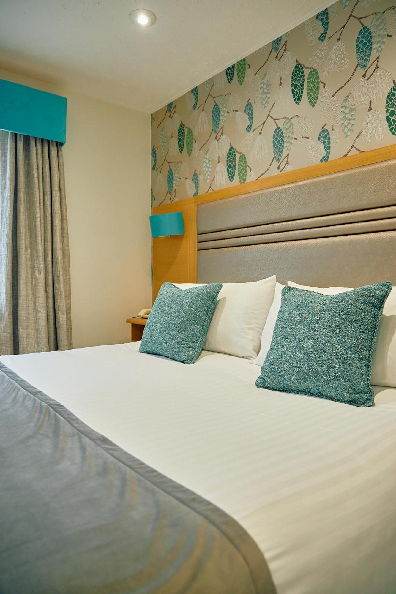 The Briar Court Hotel ฮัดเดอร์สฟิลด์ ภายนอก รูปภาพ