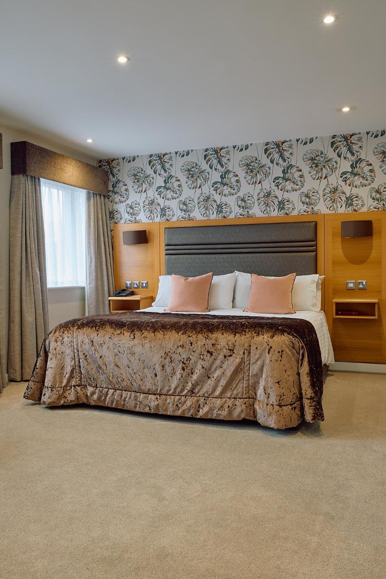 The Briar Court Hotel ฮัดเดอร์สฟิลด์ ภายนอก รูปภาพ