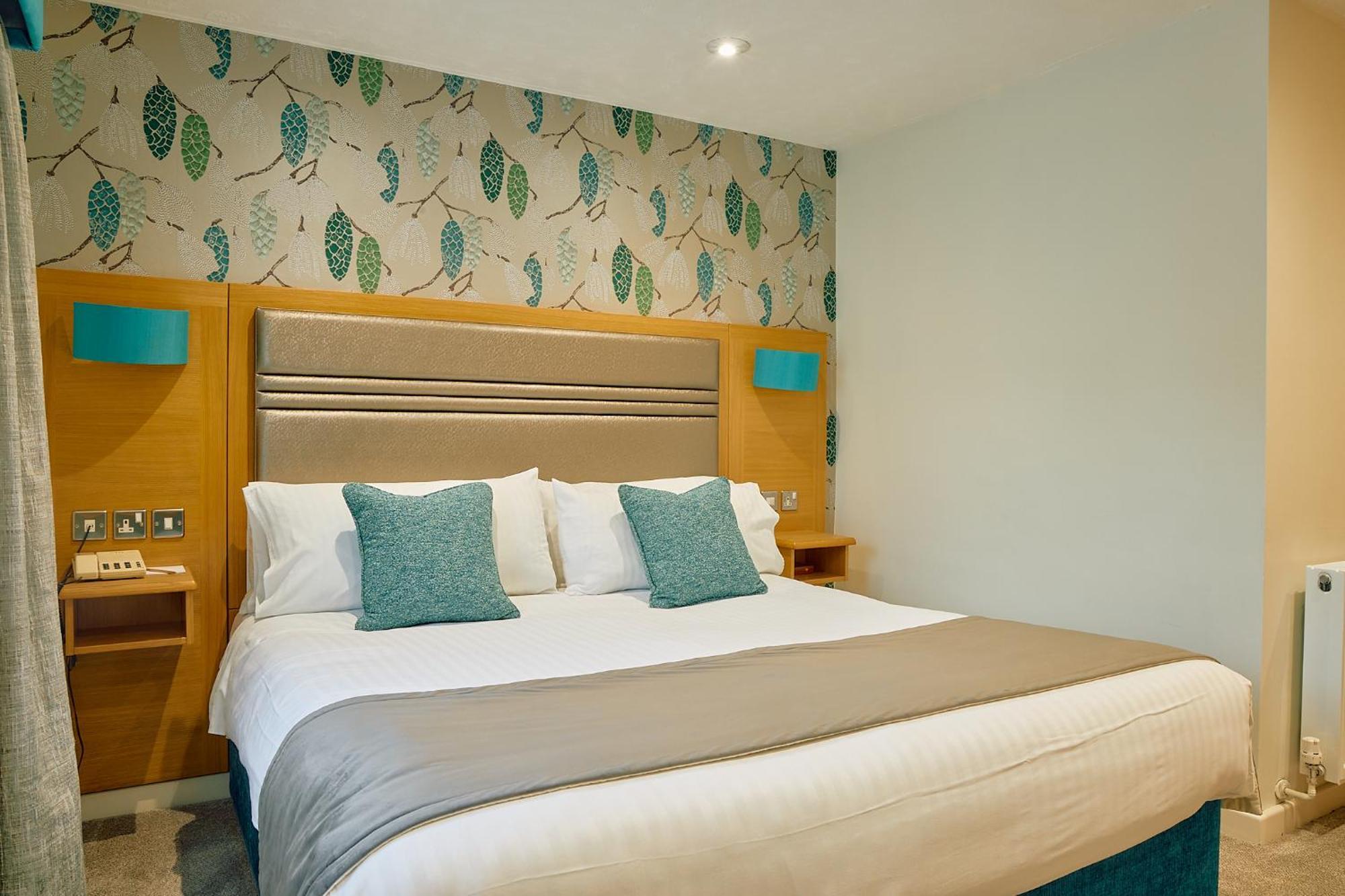 The Briar Court Hotel ฮัดเดอร์สฟิลด์ ภายนอก รูปภาพ