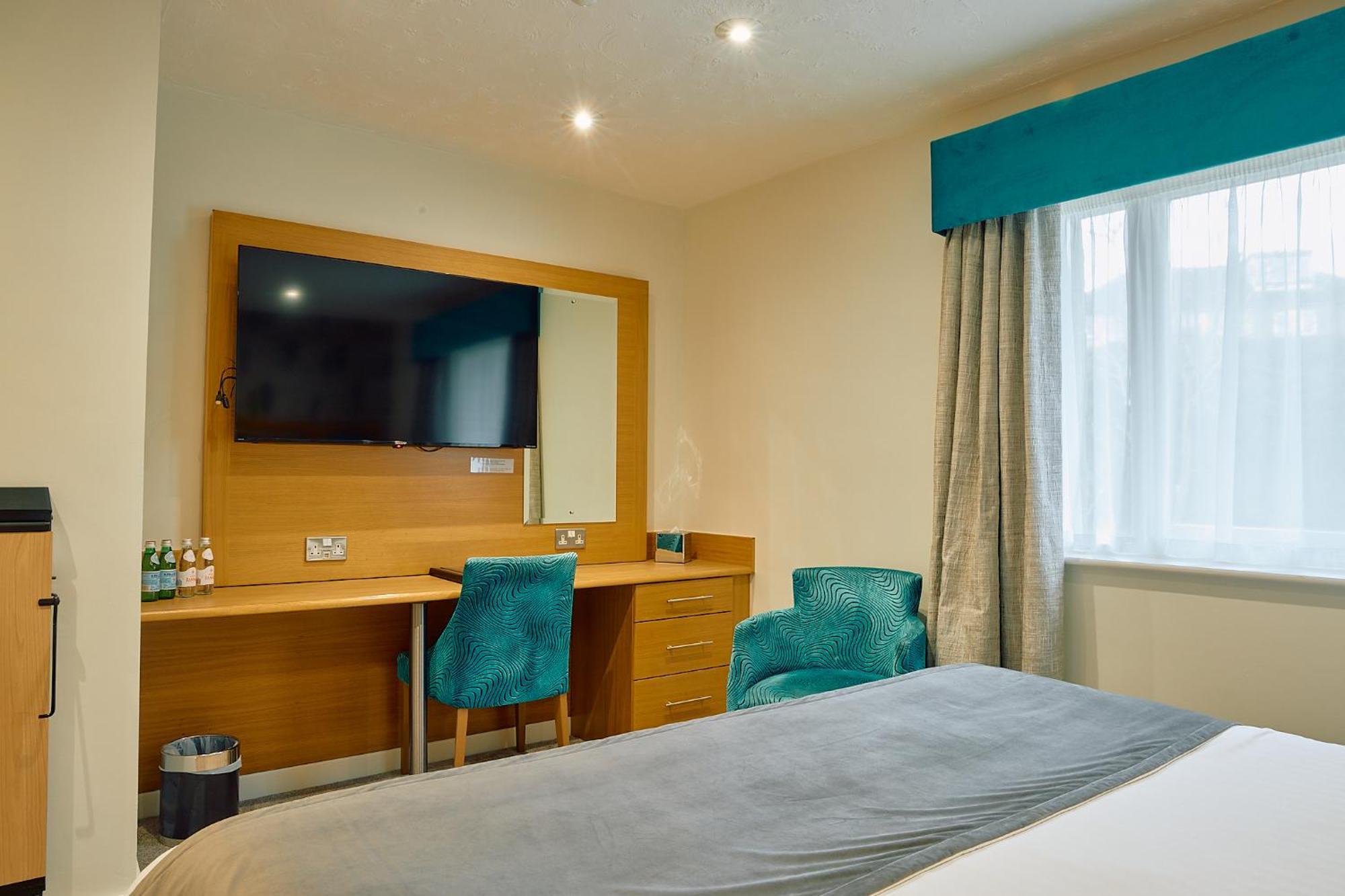 The Briar Court Hotel ฮัดเดอร์สฟิลด์ ภายนอก รูปภาพ