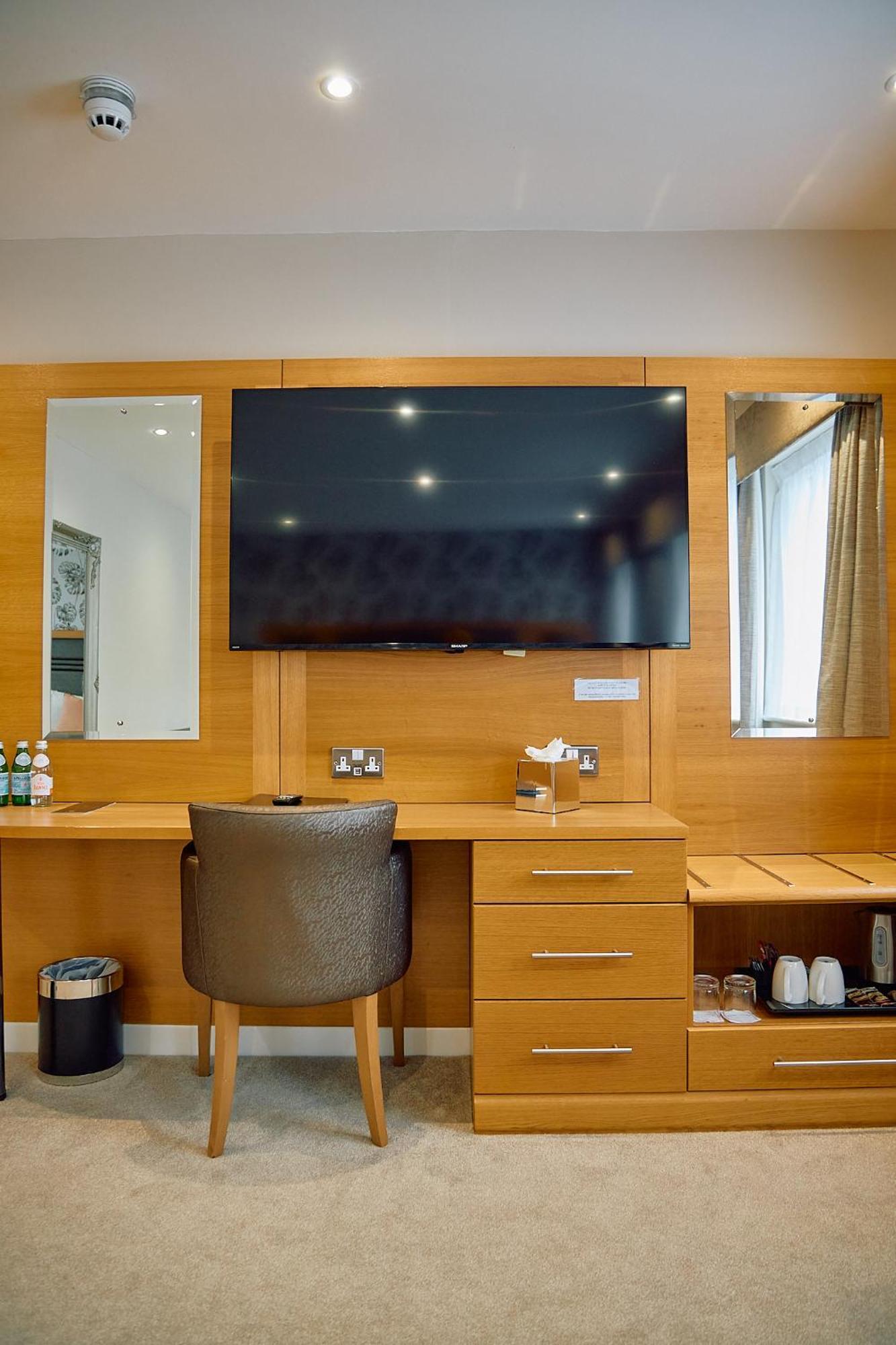 The Briar Court Hotel ฮัดเดอร์สฟิลด์ ภายนอก รูปภาพ